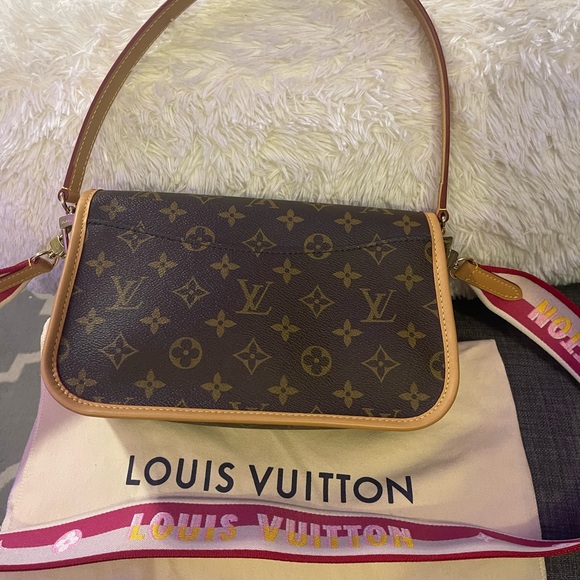 ❤️SOLD❤️ Like New Authentic LOUIS VUITTON Diane in Monogram Canvas - Picture 2 of 12